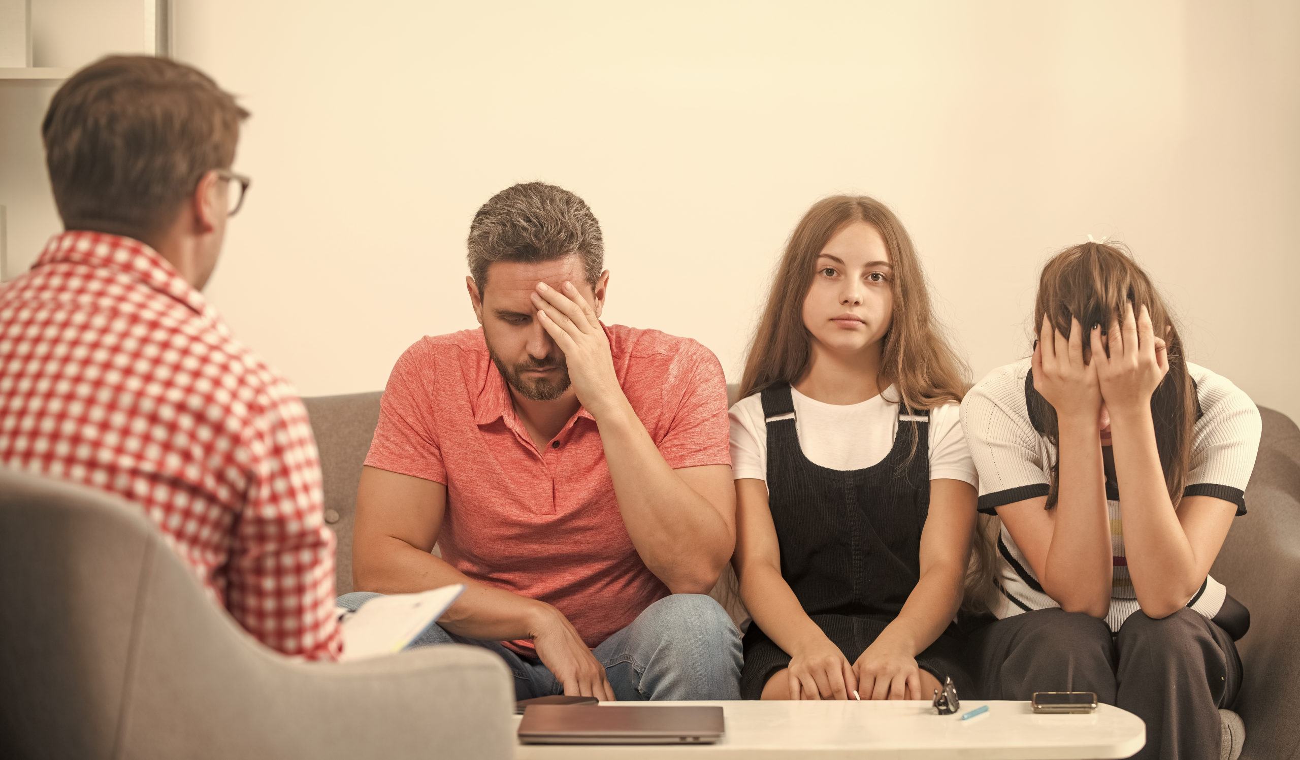 Sinistre RC familiale – Une famille en entretien avec une professionnelle